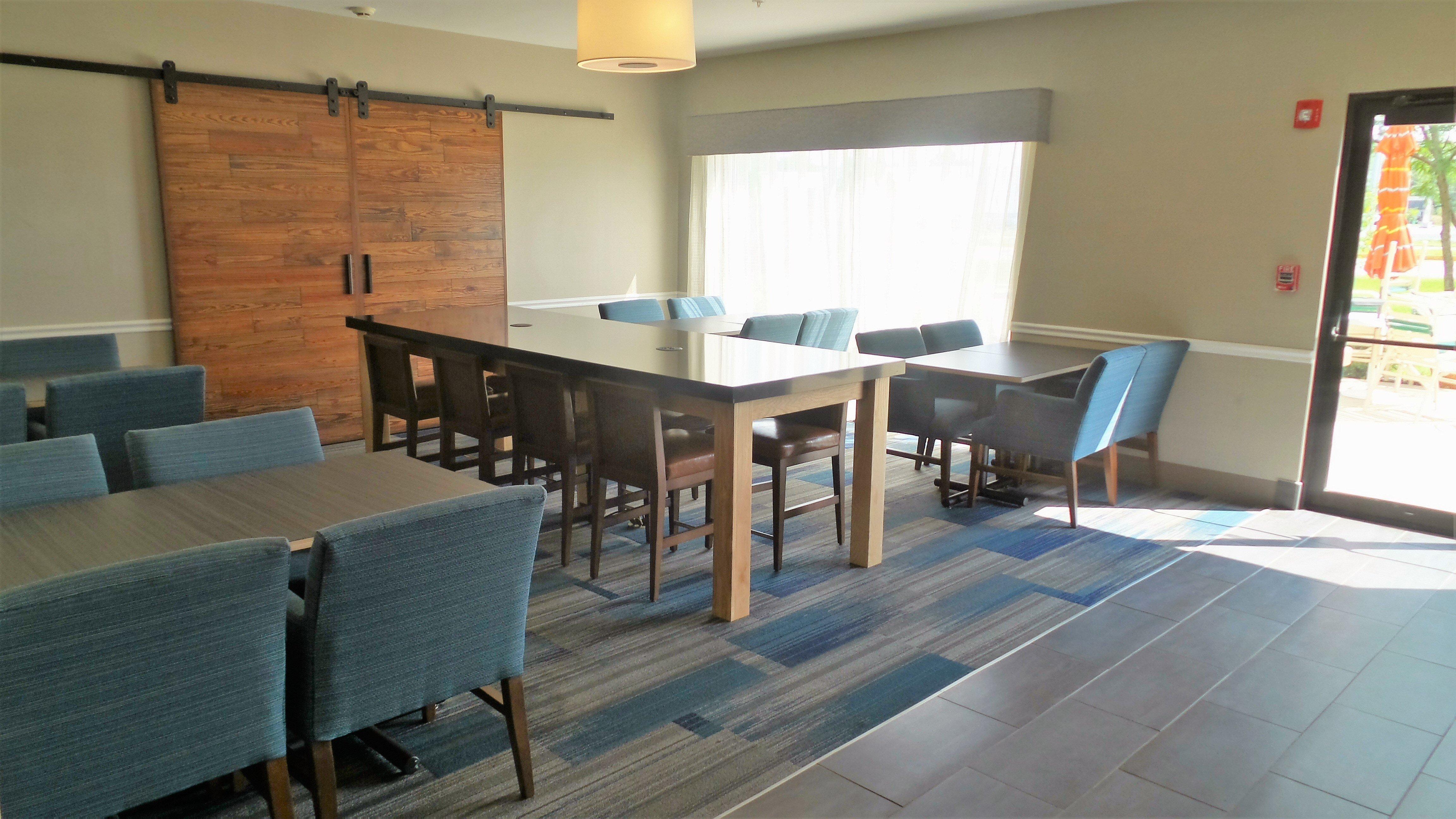 Holiday Inn Express & Suites - Muncie By Ihg Exterior foto