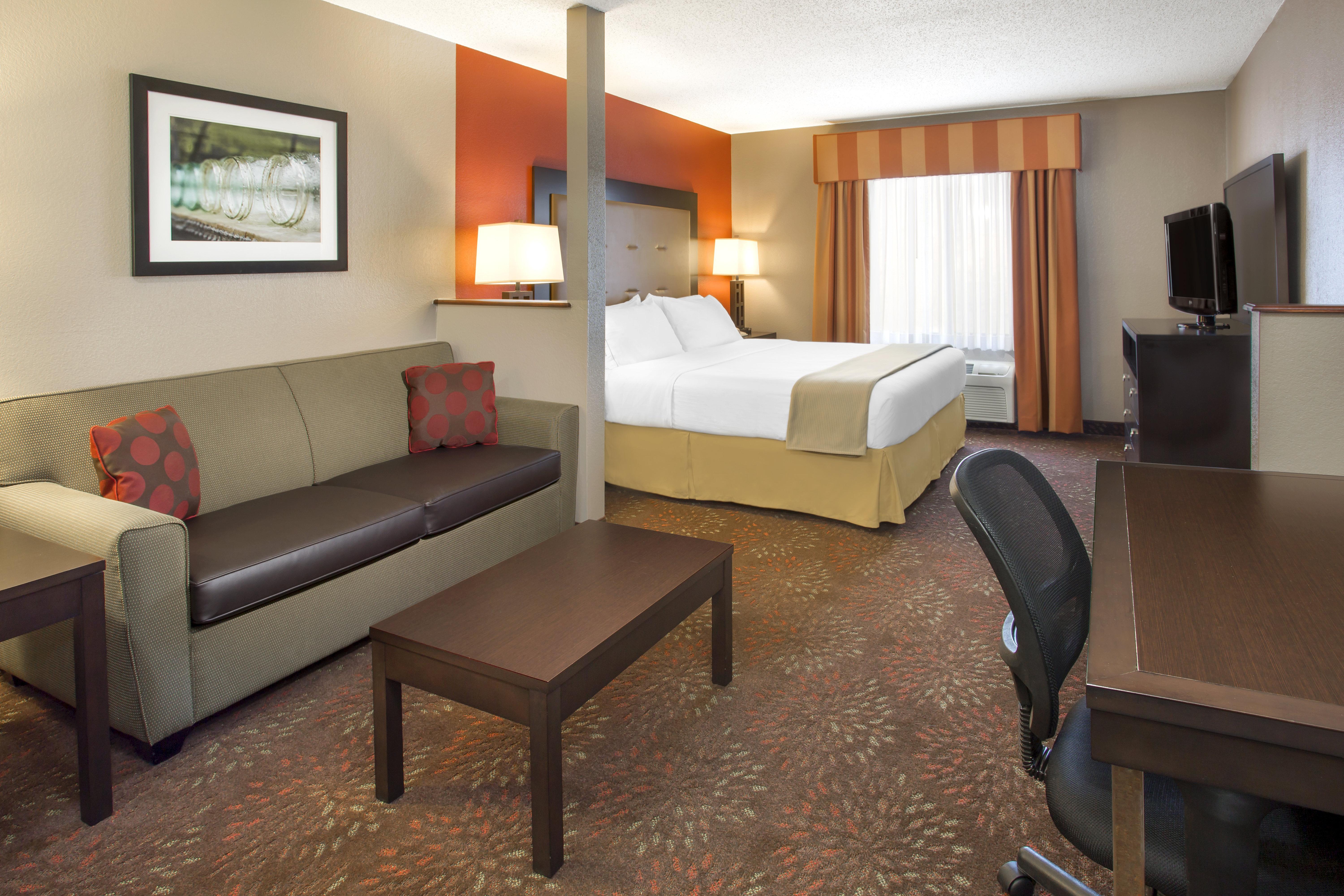 Holiday Inn Express & Suites - Muncie By Ihg Exterior foto