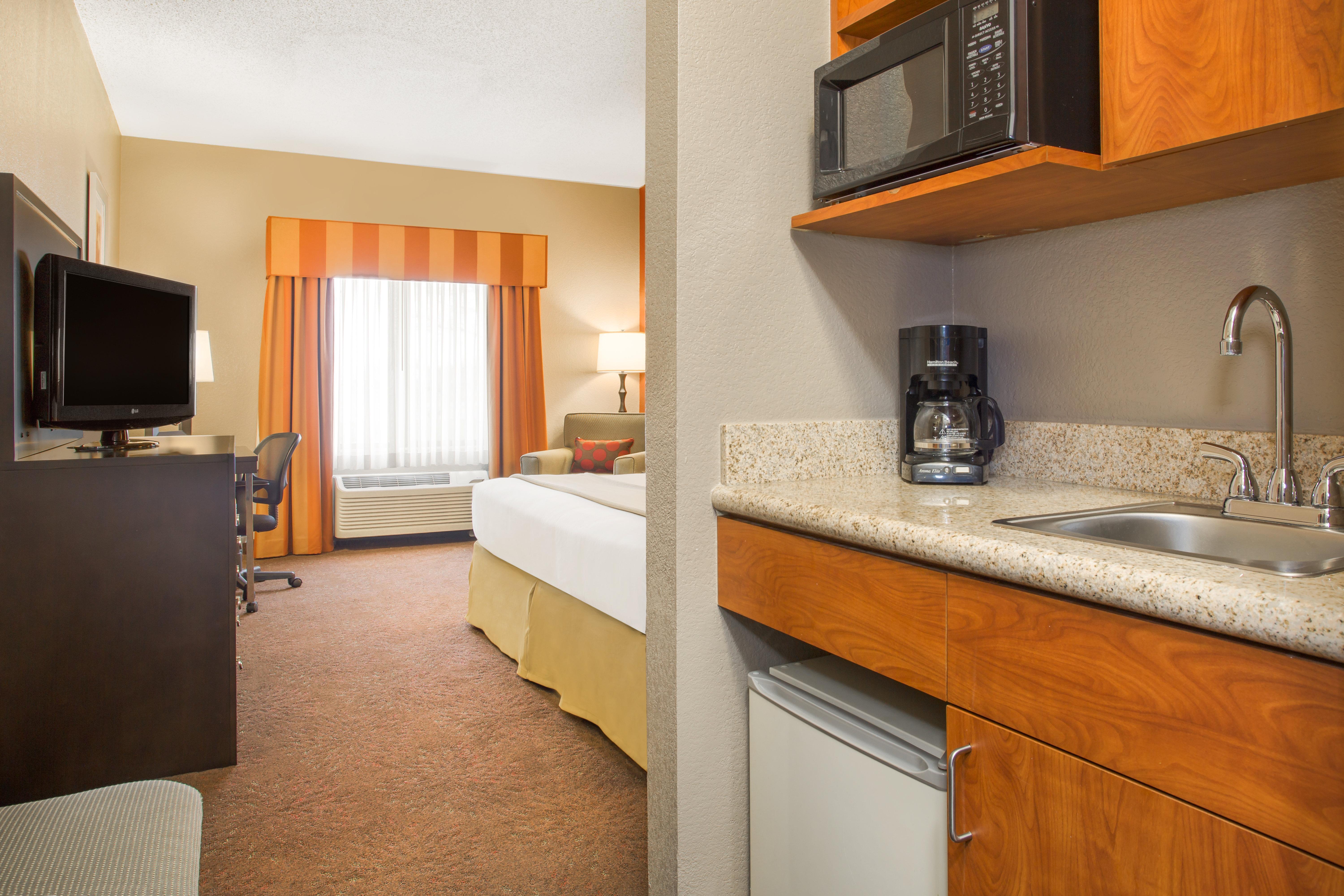 Holiday Inn Express & Suites - Muncie By Ihg Exterior foto