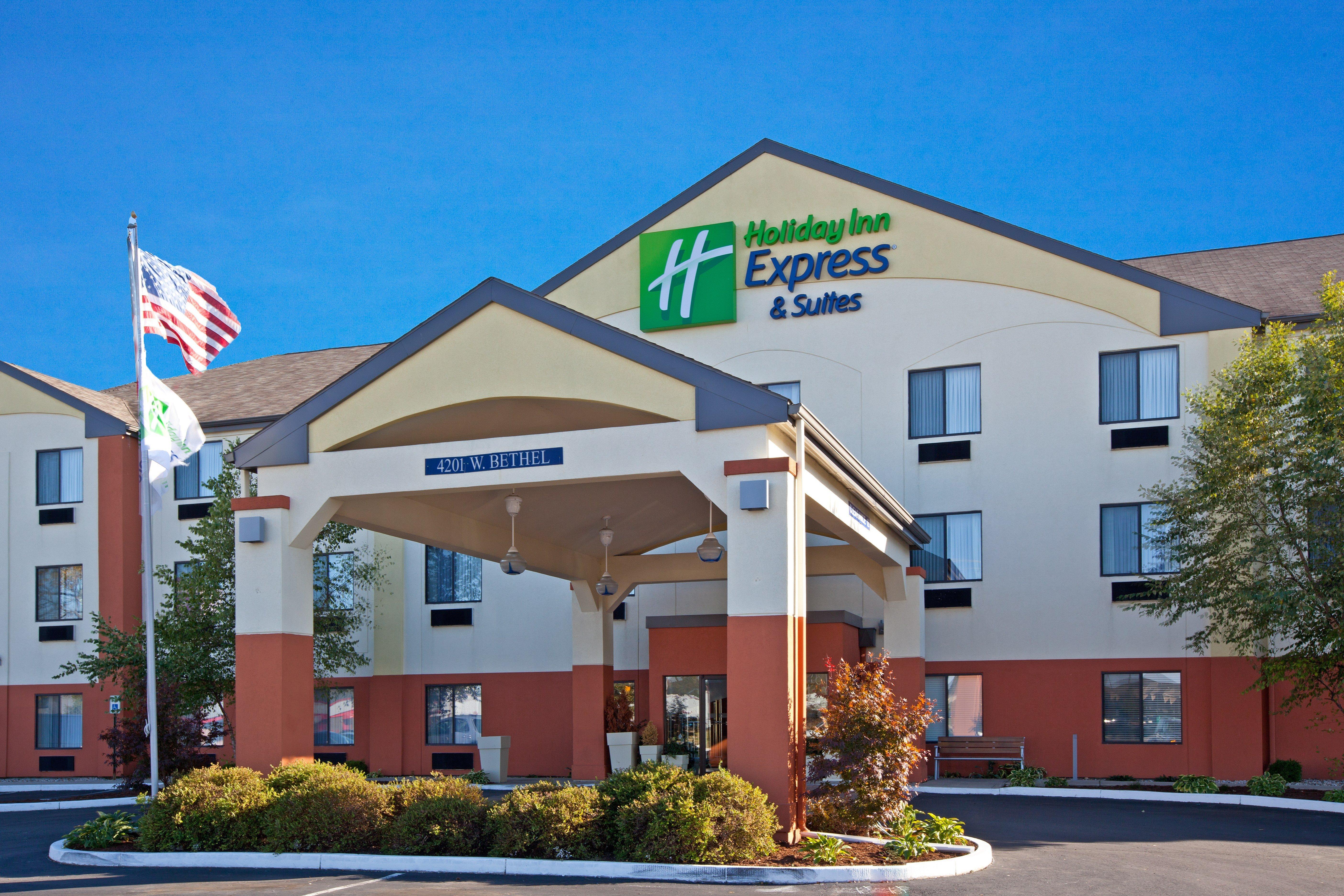 Holiday Inn Express & Suites - Muncie By Ihg Exterior foto
