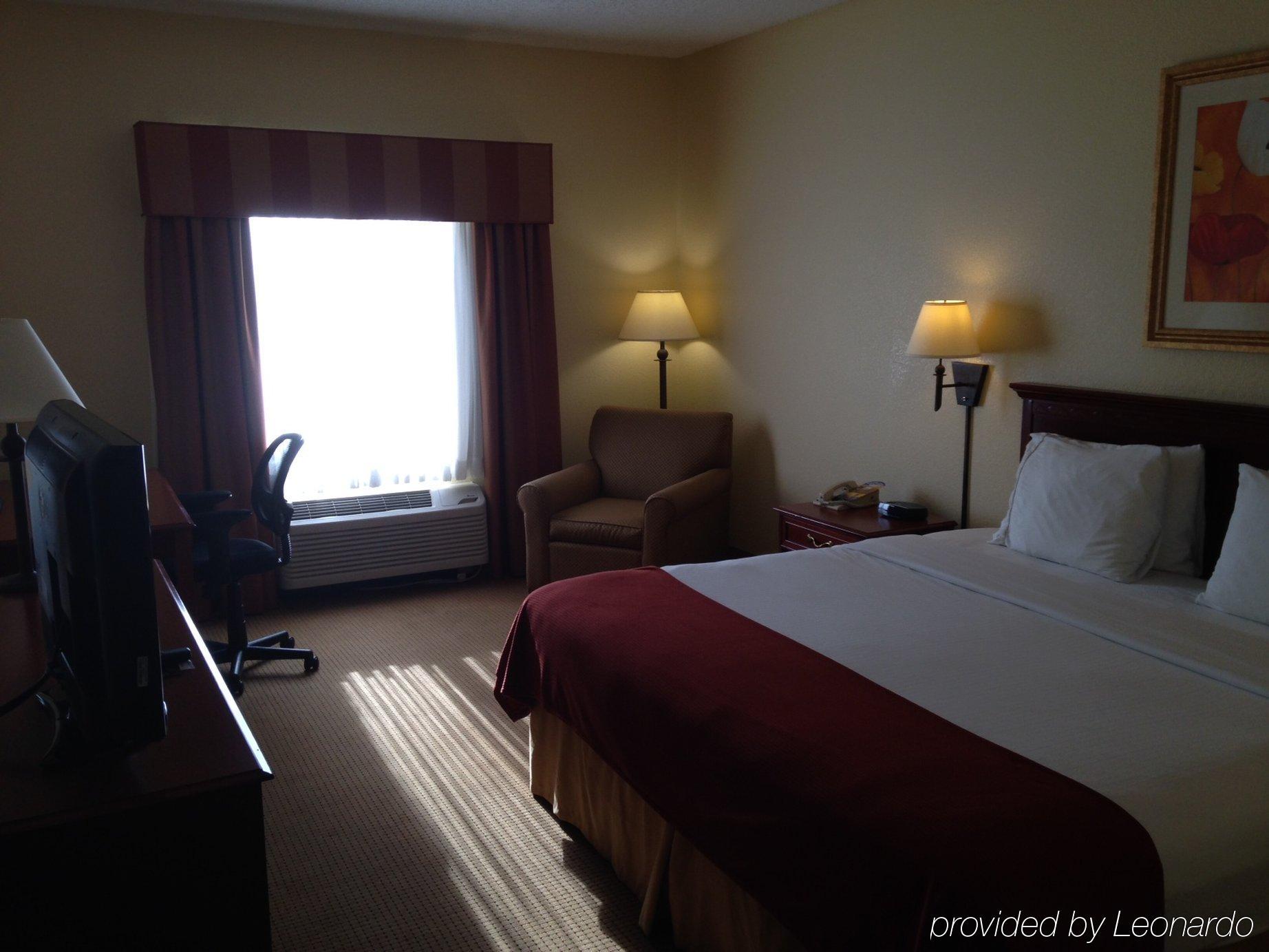 Holiday Inn Express & Suites - Muncie By Ihg Exterior foto