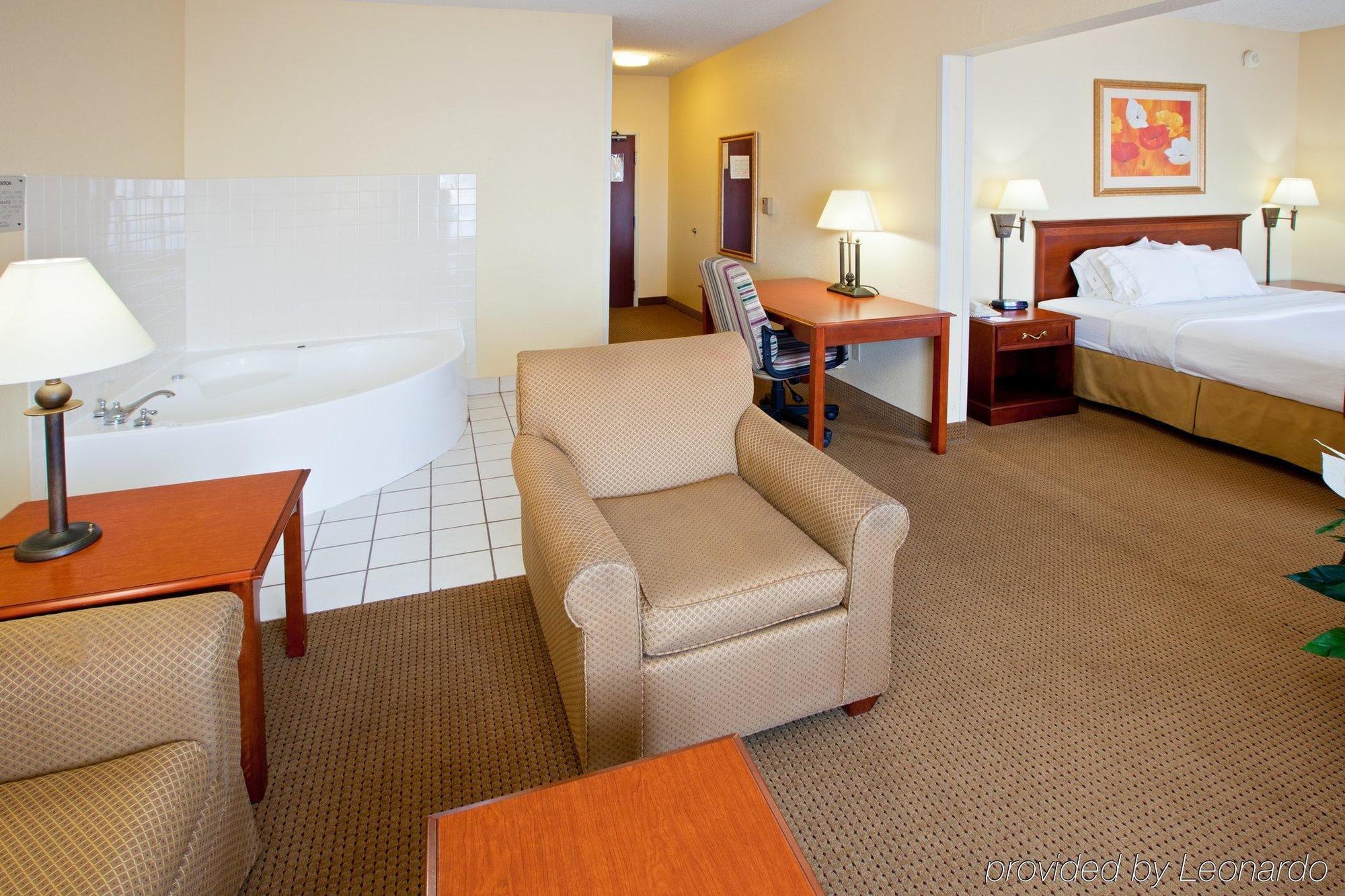 Holiday Inn Express & Suites - Muncie By Ihg Quarto foto