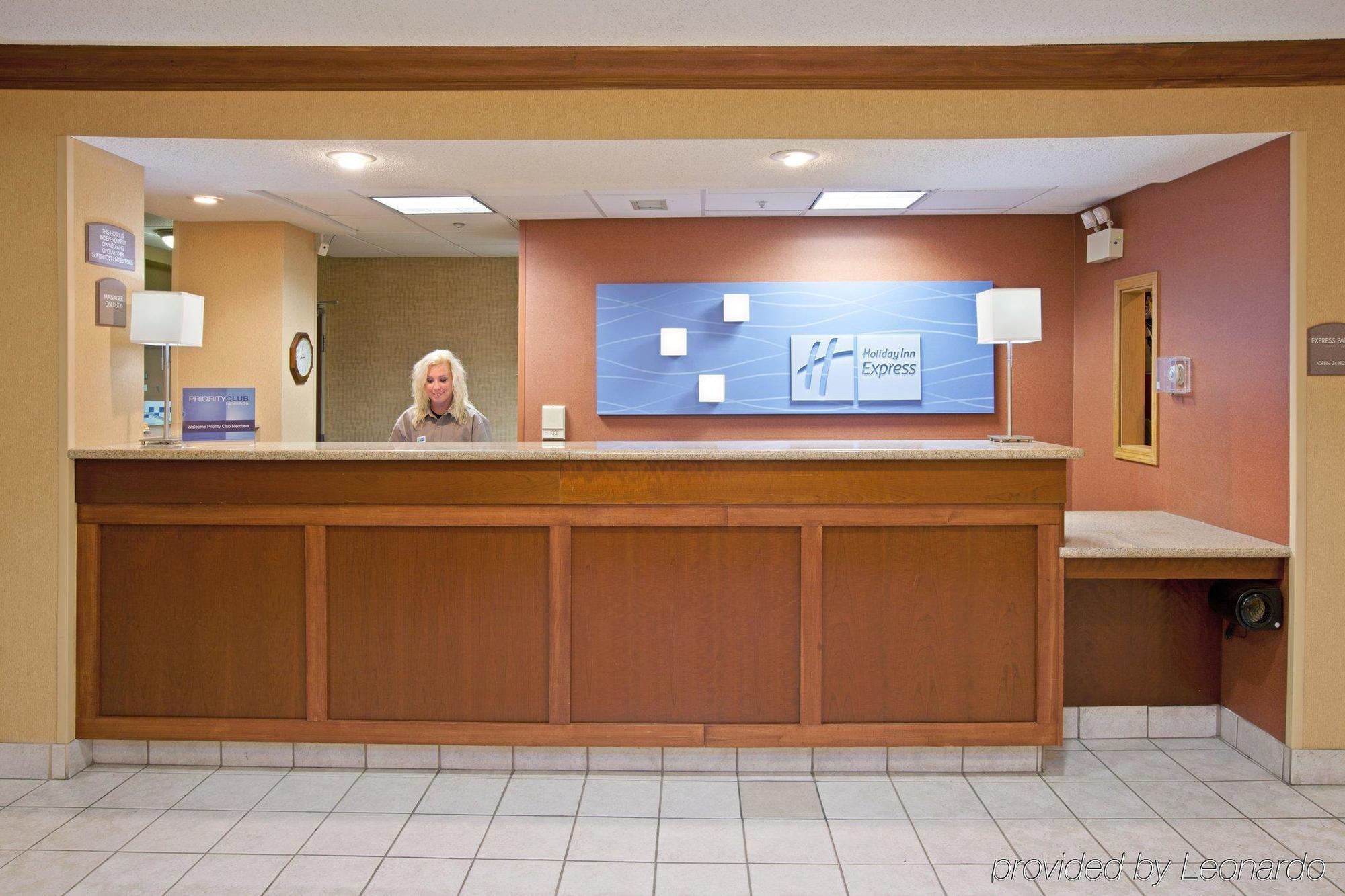 Holiday Inn Express & Suites - Muncie By Ihg Interior foto