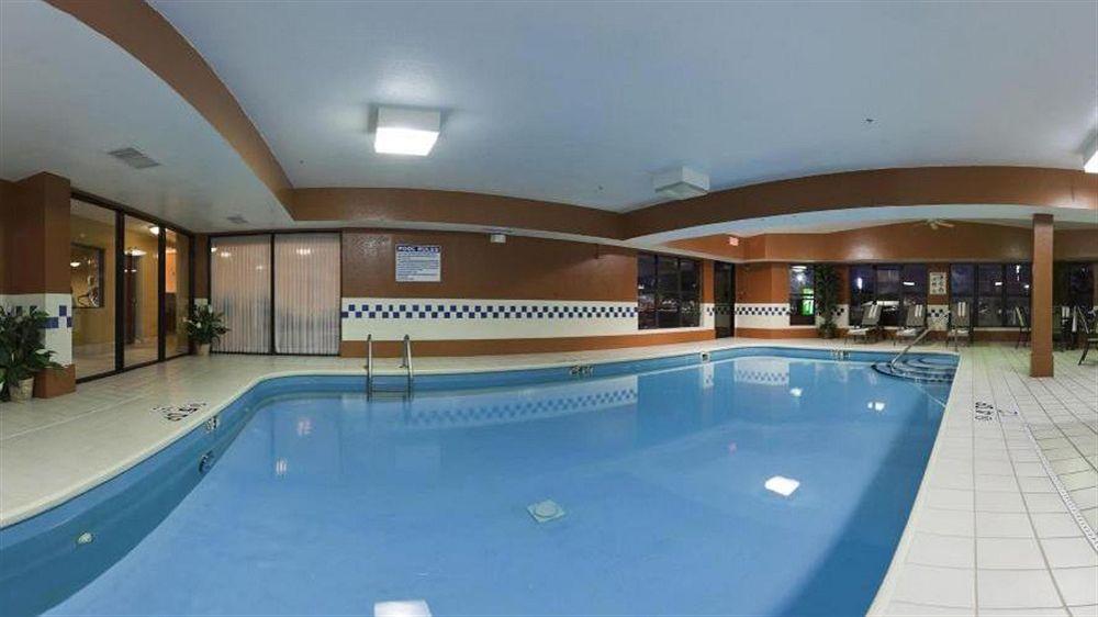 Holiday Inn Express & Suites - Muncie By Ihg Exterior foto