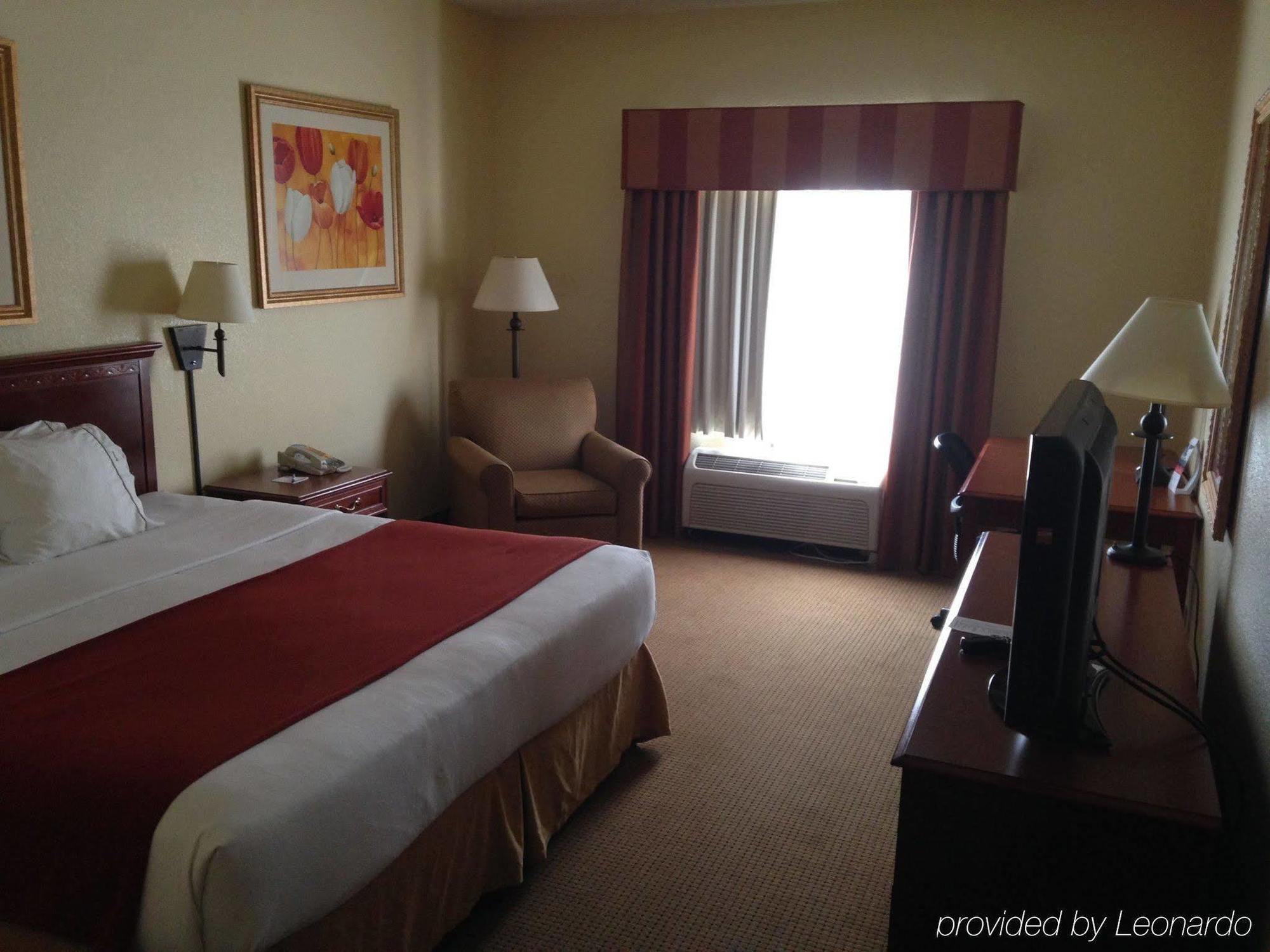 Holiday Inn Express & Suites - Muncie By Ihg Exterior foto
