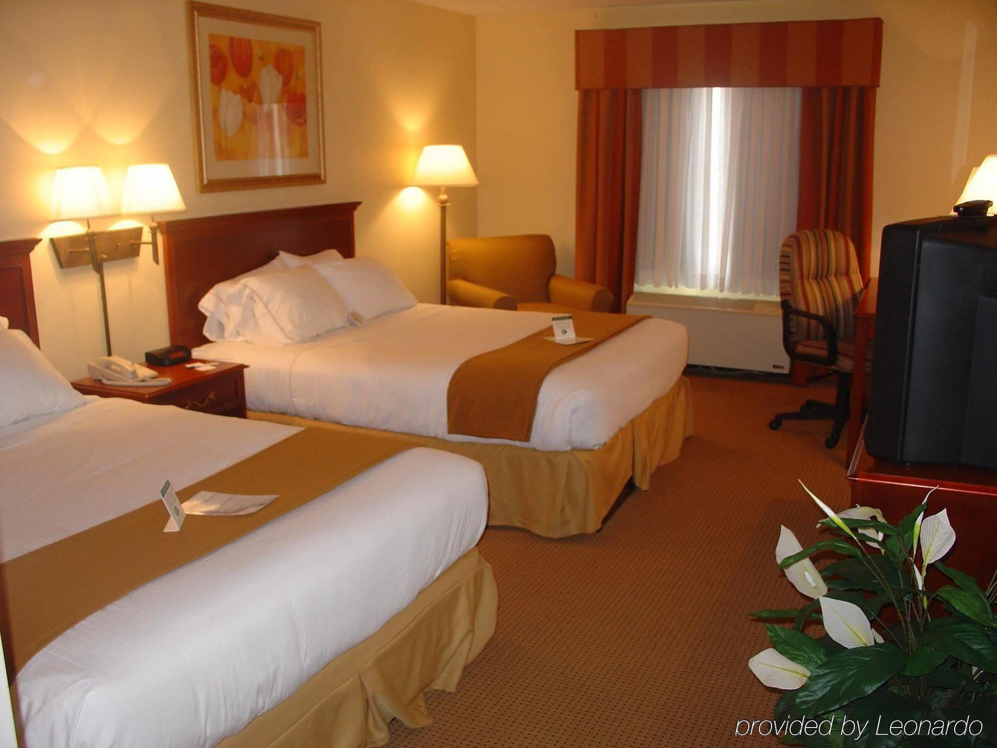 Holiday Inn Express & Suites - Muncie By Ihg Exterior foto