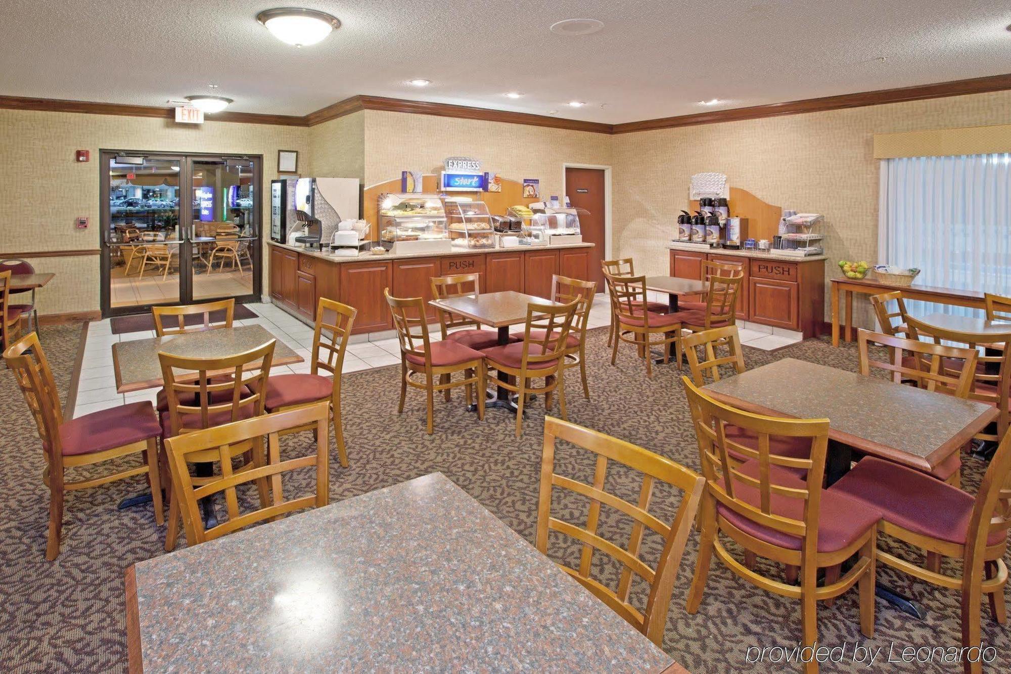 Holiday Inn Express & Suites - Muncie By Ihg Restaurante foto